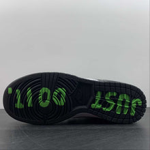 Cargar imagen en el visor de la galería, SB Dunk Low Disrupt 2 Just Do It Snakeskin Black White DV1490-161