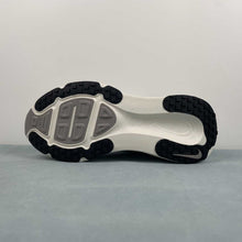 Cargar imagen en el visor de la galería, Nike Zoom Vomero 18 Summit White Coconut Milk Black HM6803-101