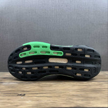 Cargar imagen en el visor de la galería, Adidas Day Jogger Boost Cloud White Green FW4848