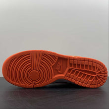 Cargar imagen en el visor de la galería, SB Dunk Low Essential Orange Paisley White DH4401-103