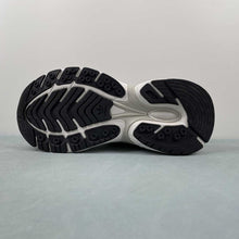 Cargar imagen en el visor de la galería, Adidas Adistar XLG Off White Metallic Silver Red IH3382