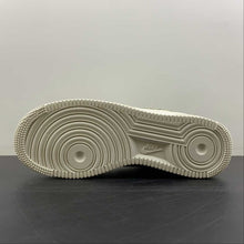 Cargar imagen en el visor de la galería, Air Force 1 07 Low Cream Metallic Gold Green Sail MN5696-109