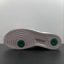 Cargar imagen en el visor de la galería, Air Force 1 Low Sail Malachite White Gold Metallic DQ7658-101