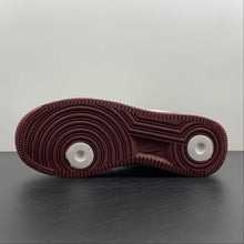 Cargar imagen en el visor de la galería, Air Force 1 07 Low 40th Anniversary Sail Team Red Metallic Gold DQ7582-100