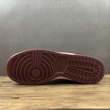 Cargar imagen en el visor de la galería, SB Dunk Low Bordeaux Team Red White DD1503-108