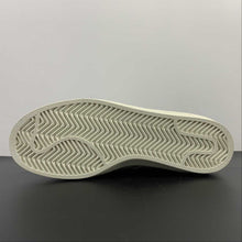 Cargar imagen en el visor de la galería, INVINCIBLE x DAYZ x Adidas Campus 80s Core White Black HP2820