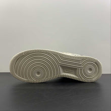 Cargar imagen en el visor de la galería, LV x Air Force 1 07 Low Cream Purple Metallic Gold IA9V9G