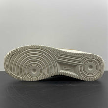 Cargar imagen en el visor de la galería, Air Force 1 07 Low Beige Gold MN5696-509