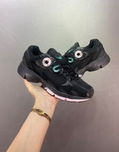 Cargar imagen en el visor de la galería, Adidas Astir Core Black Core Black Purple GW5370