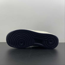 Cargar imagen en el visor de la galería, Undefeated x Air Force 1 Low Beige Dark Blue UN1315-800