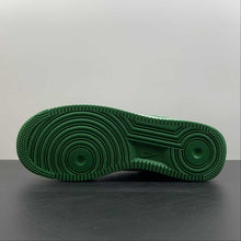 Cargar imagen en el visor de la galería, Louis Vuitton x Air Force 1 White Green MS0232