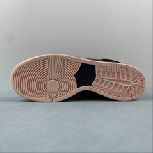 Cargar imagen en el visor de la galería, SB Dunk Low Black Coral Wash BQ6817-003