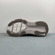 Cargar imagen en el visor de la galería, Nike Zoom Vomero 18 Ligth Bone Mink Brown Phantom HM6804-003