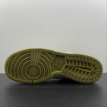 Cargar imagen en el visor de la galería, SB Dunk Low Sun Club White Yellow DV1681-100