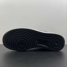 Cargar imagen en el visor de la galería, LV x Air Force 1 07 Low Black White Monogram LV3369-100
