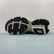 Cargar imagen en el visor de la galería, Nike V2k Run Premium Light Bone Sanddrift Viotech HF4305-072
