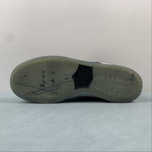 Cargar imagen en el visor de la galería, Dunk Low Premium SB Quickstrike Atlas Black Wolf Grey 504750-020