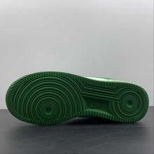 Cargar imagen en el visor de la galería, Louis Vuitton Trainer Snaker x Air Force 1 White Green LK0226