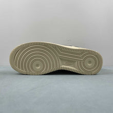 Cargar imagen en el visor de la galería, Air Force 1 07 Low Beige Deep Blue Reflection 315122-109