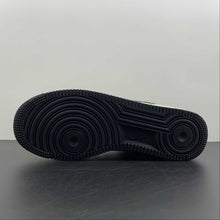 Cargar imagen en el visor de la galería, LV x Air Force 1 07 Low Black White NZ0088-805