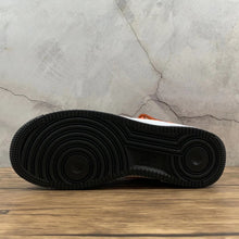 Cargar imagen en el visor de la galería, Air Force 1 07 Mid White Black Orange 554724 058