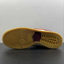 Cargar imagen en el visor de la galería, Skate Like a Girl x SB Dunk Low Barely Rose University Red Coconut Milk DX4589-600