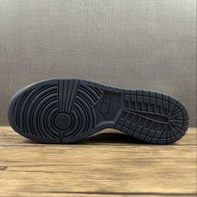 Cargar imagen en el visor de la galería, SB Dunk Low Georgetown Wolf Grey Dark Obsidian Total Orange DD1391-003