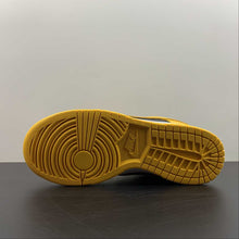 Cargar imagen en el visor de la galería, SB Dunk Low Championship Goldenrod Black White DD1391-004