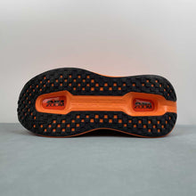 Cargar imagen en el visor de la galería, Nike Vomero Premium Red Orange Black HQ2050-660