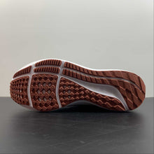 Cargar imagen en el visor de la galería, Air Zoom Pegasus 39 Football Grey Bright Crinsom DH4071-007