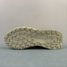 Cargar imagen en el visor de la galería, Adidas Retropy E5 W.R.P Magic Beige Off White HQ1863