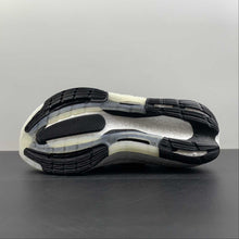 Cargar imagen en el visor de la galería, Adidas Ultraboost Light Core Black Crystal White GY9351