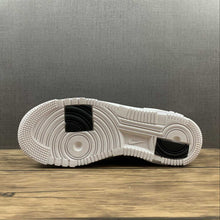 Cargar imagen en el visor de la galería, Air Force 1 PIXEL Black White CK6649-001