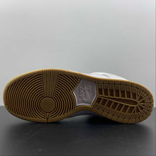 Cargar imagen en el visor de la galería, SB Dunk Low Grey White Brown 304292-106