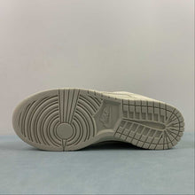 Cargar imagen en el visor de la galería, SB Dunk Low Light Orewood Brown Pale Ivory DV0834-100