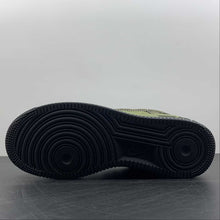 Cargar imagen en el visor de la galería, Louis Vuitton Trainer Snaker x Air Force 1 Green Camo LK0229