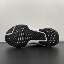 Cargar imagen en el visor de la galería, ZoomX Invincible Run FK 3 White Bright Crimson DR2615-101