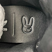 Cargar imagen en el visor de la galería, Bad Bunny x Adidas Campus Core Black Cloud White FZ5827