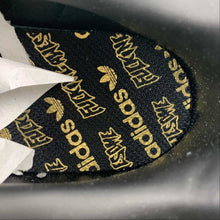 Cargar imagen en el visor de la galería, Fucking Awesome x Adidas Samba Core Black Cloud White ID7339