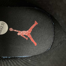 Cargar imagen en el visor de la galería, Air Jordan 1 Mid White Black Red 554724-079