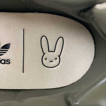 Cargar imagen en el visor de la galería, Bad Bunny x Adidas Campus Brown Off White FZ5824