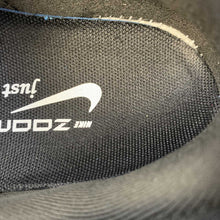 Cargar imagen en el visor de la galería, ZoomX Invincible Run FK 3 Black White DR2615-001