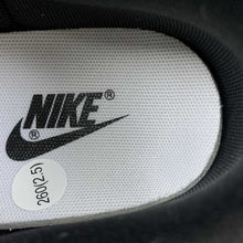 Cargar imagen en el visor de la galería, SB Dunk Low Light Green Rice Grey Black DD3696-255