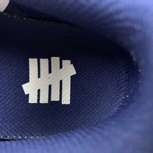 Cargar imagen en el visor de la galería, Undefeated x Air Force 1 Low Beige Dark Blue UN1315-800