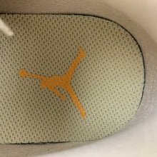 Cargar imagen en el visor de la galería, Air Jordan 1 Low Team Gold White DC0774-170