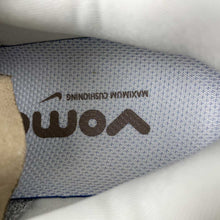 Cargar imagen en el visor de la galería, Nike Zoom Vomero 18 Ligth Bone Mink Brown Phantom HM6804-003
