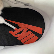 Cargar imagen en el visor de la galería, SB Dunk Low Disrupt 2 White Green Red Black DV1491-101