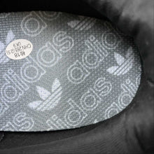 Cargar imagen en el visor de la galería, Adidas Retropy E5 Black Gum HR1422