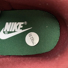 Cargar imagen en el visor de la galería, SB Dunk Low Gorge Green Team Red Gum Medium Brown FB7160-161