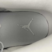 Cargar imagen en el visor de la galería, Air Jordan 3 Retro White Metallic Silver White CT8532-111